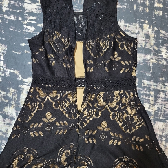 Rebellion dress - Picture 3 of 11